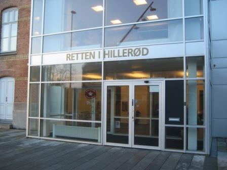 Billedet viser indgangspartiet til Retten i Hillerød